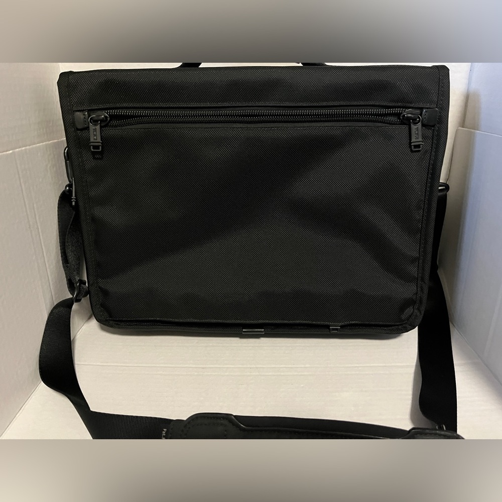 Tumi Expandable Laptop Messenger Briefcase Flap Cross… Gem
